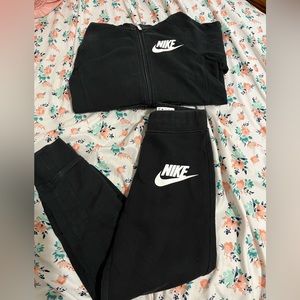 Girls Youth Nike Jogger Set
